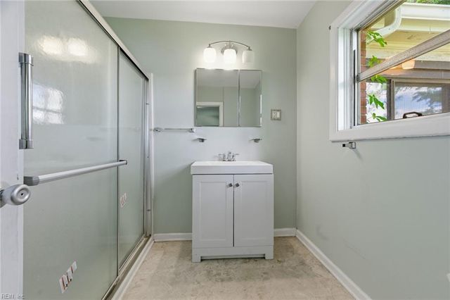 2736 Sterling Point DR, Portsmouth, VA 23703