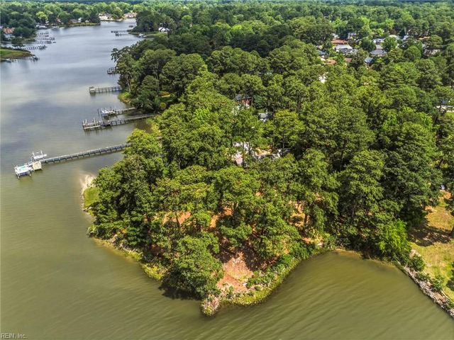 2736 Sterling Point DR, Portsmouth, VA 23703