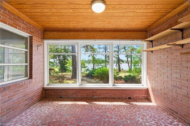 2736 Sterling Point DR, Portsmouth, VA 23703