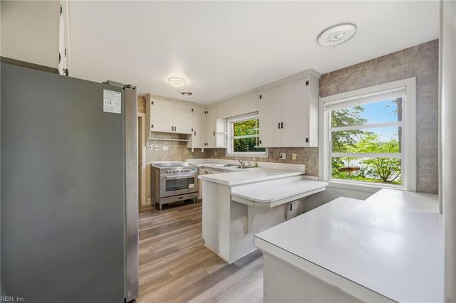 2736 Sterling Point DR, Portsmouth, VA 23703