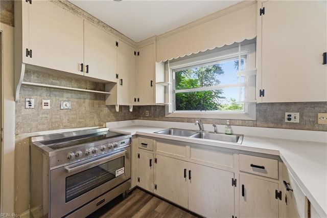 2736 Sterling Point DR, Portsmouth, VA 23703