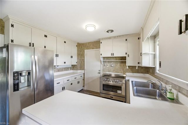 2736 Sterling Point DR, Portsmouth, VA 23703