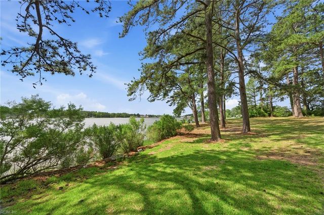 2736 Sterling Point DR, Portsmouth, VA 23703