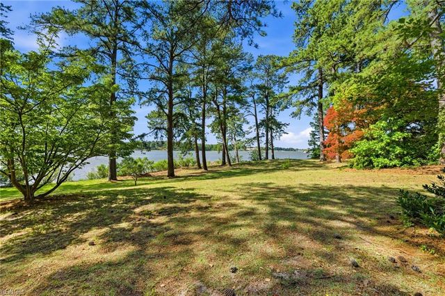 2736 Sterling Point DR, Portsmouth, VA 23703