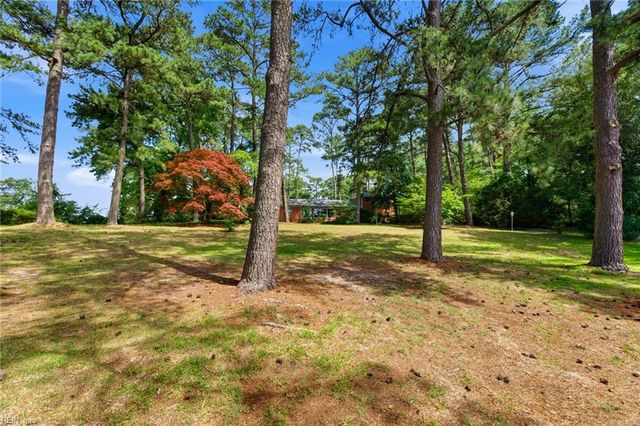2736 Sterling Point DR, Portsmouth, VA 23703