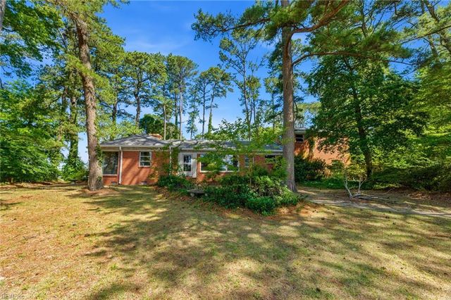 2736 Sterling Point DR, Portsmouth, VA 23703
