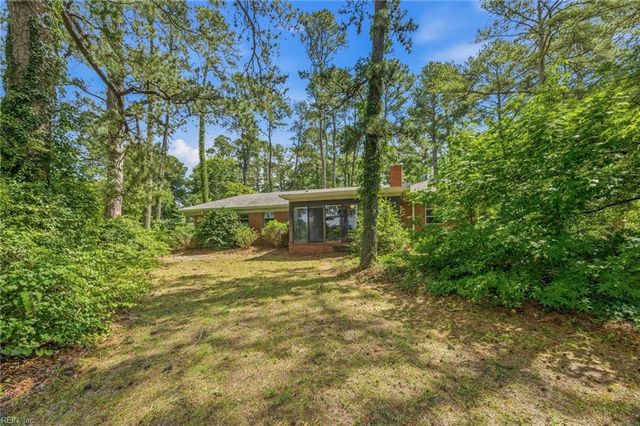 2736 Sterling Point DR, Portsmouth, VA 23703