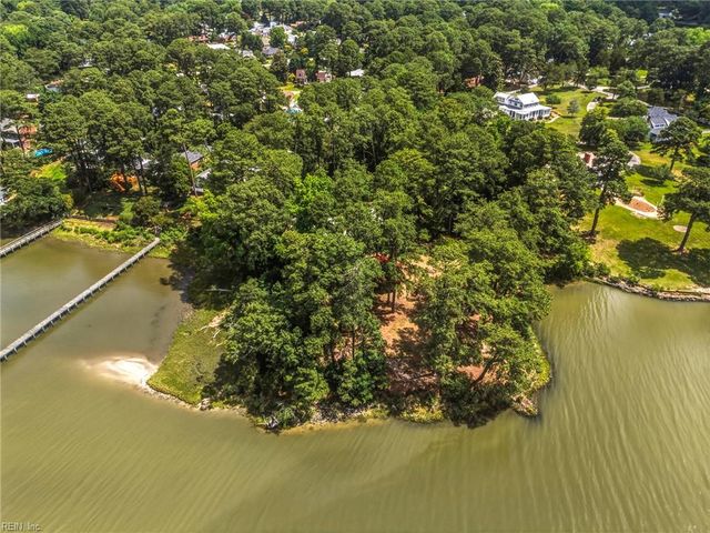 2736 Sterling Point DR, Portsmouth, VA 23703