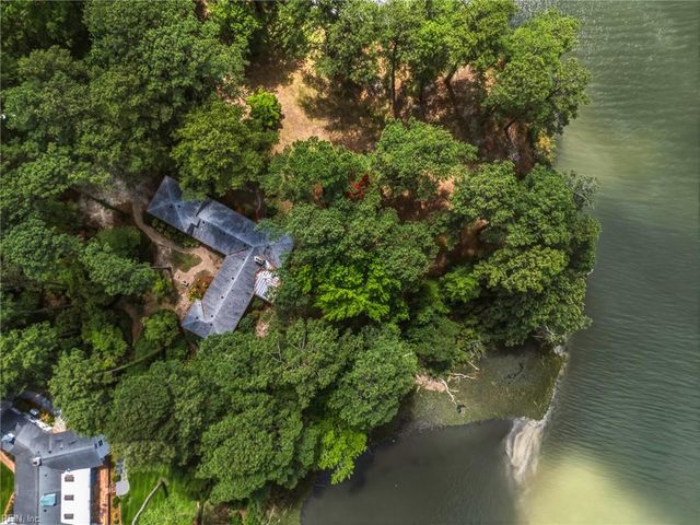 2736 Sterling Point DR, Portsmouth, VA 23703