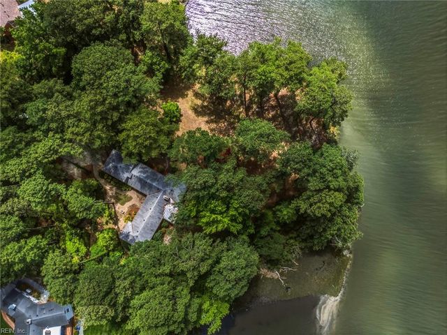 2736 Sterling Point DR, Portsmouth, VA 23703