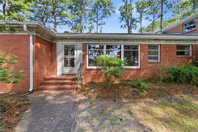 2736 Sterling Point DR, Portsmouth, VA 23703