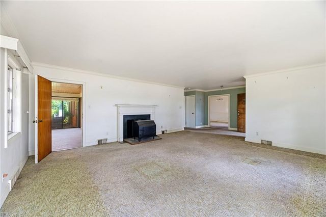 2736 Sterling Point DR, Portsmouth, VA 23703