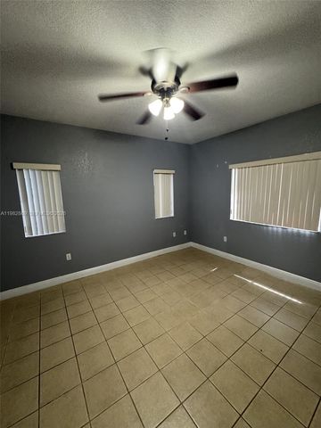 3520 NE 3rd Dr, Homestead, FL 33033