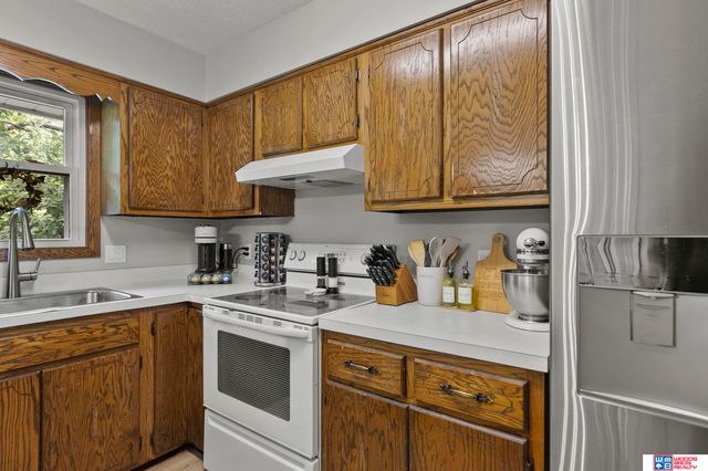 2305 Wildwood Place, Lincoln, NE 68512