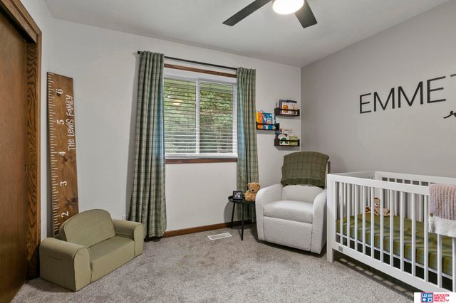 2305 Wildwood Place, Lincoln, NE 68512