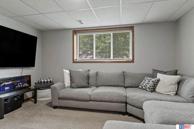 2305 Wildwood Place, Lincoln, NE 68512