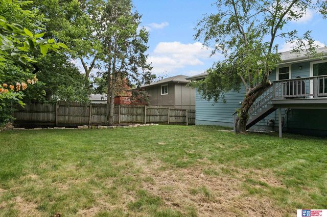 2305 Wildwood Place, Lincoln, NE 68512