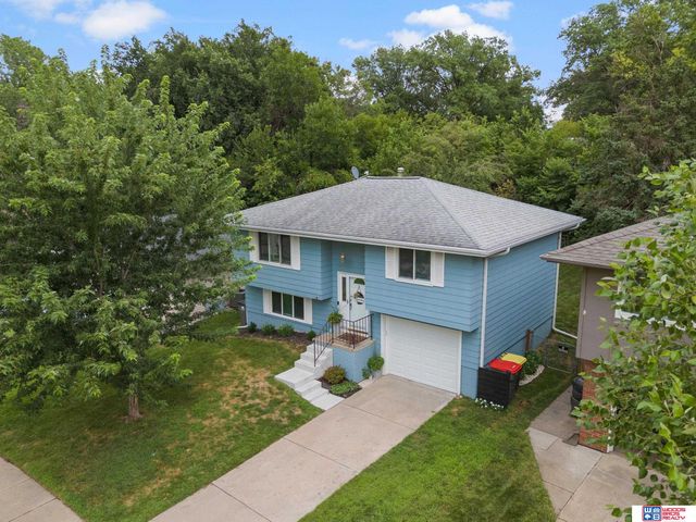 2305 Wildwood Place, Lincoln, NE 68512
