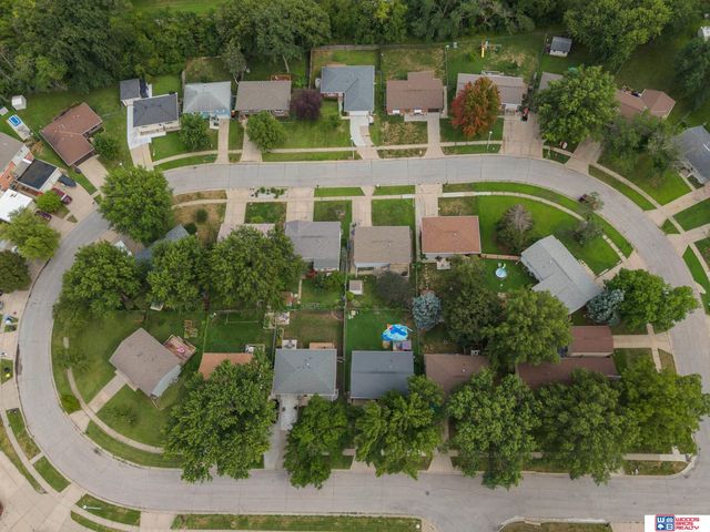2305 Wildwood Place, Lincoln, NE 68512