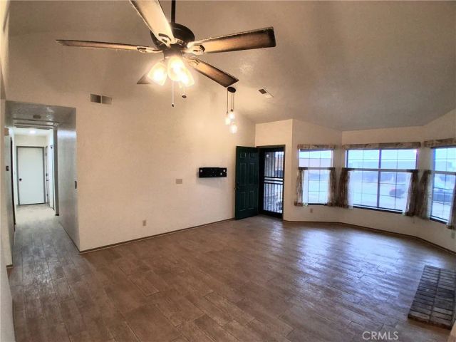 566 E Avenue R8, Palmdale, CA 93550