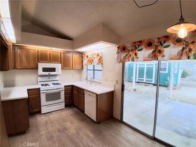 566 E Avenue R8, Palmdale, CA 93550
