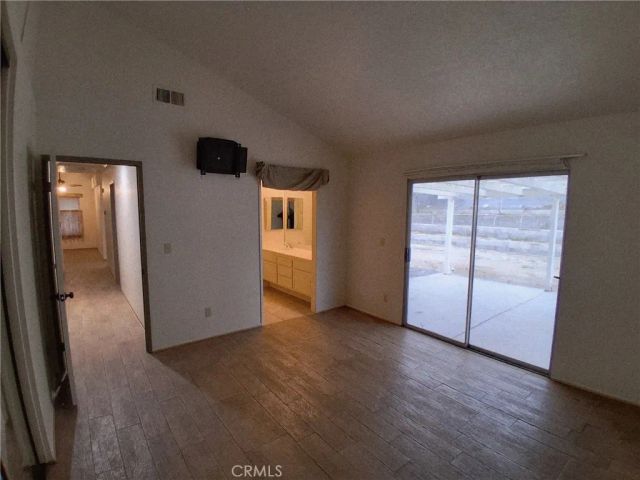 566 E Avenue R8, Palmdale, CA 93550