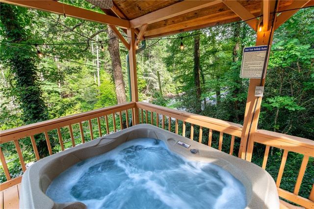 55 River Bend Lane, Blue Ridge, GA 30513