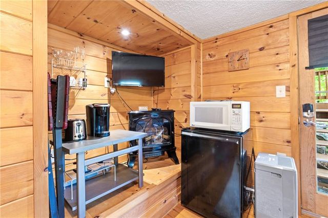 55 River Bend Lane, Blue Ridge, GA 30513