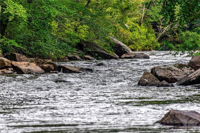 55 River Bend Lane, Blue Ridge, GA 30513