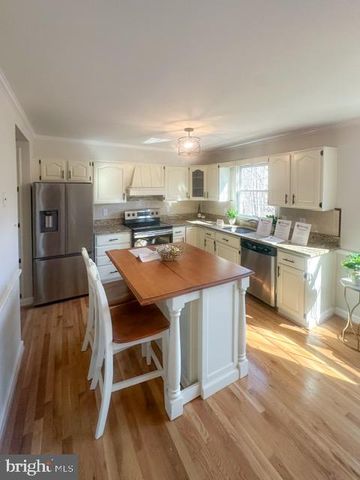 9984 WHITEWATER DR, Burke, VA 22015