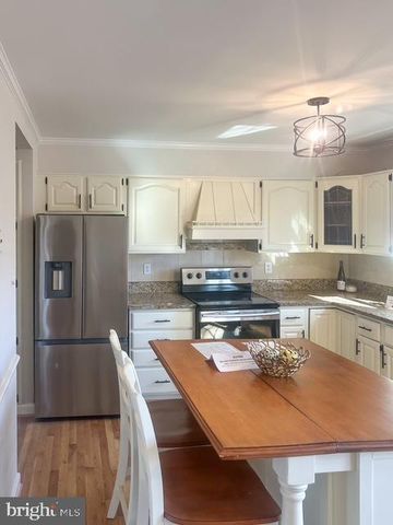 9984 WHITEWATER DR, Burke, VA 22015