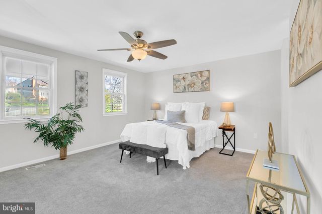 9984 WHITEWATER DR, Burke, VA 22015