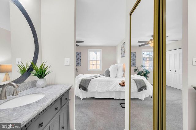 9984 WHITEWATER DR, Burke, VA 22015