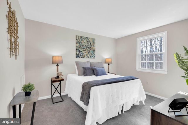 9984 WHITEWATER DR, Burke, VA 22015