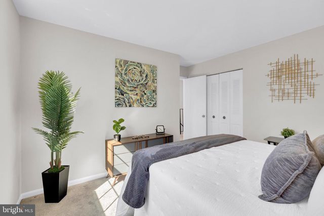 9984 WHITEWATER DR, Burke, VA 22015