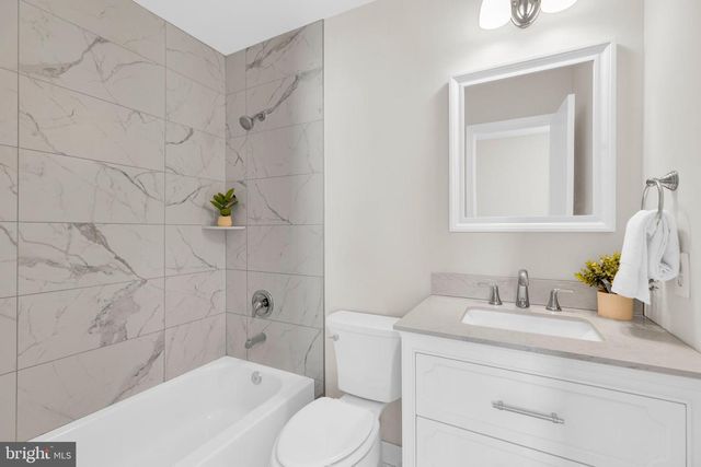 9984 WHITEWATER DR, Burke, VA 22015