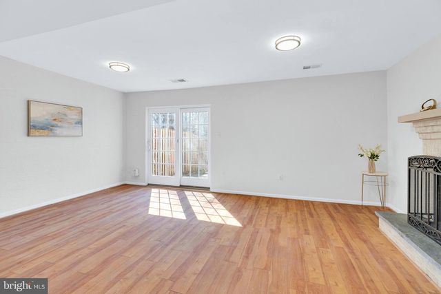 9984 WHITEWATER DR, Burke, VA 22015