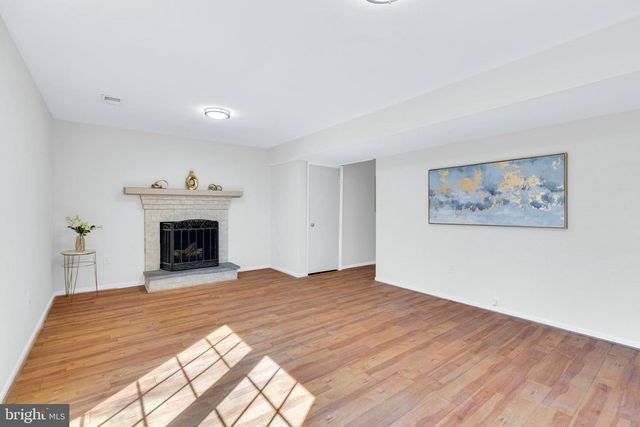 9984 WHITEWATER DR, Burke, VA 22015