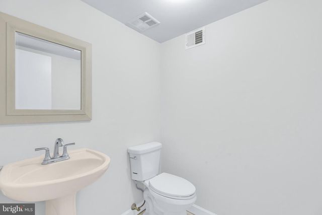 9984 WHITEWATER DR, Burke, VA 22015