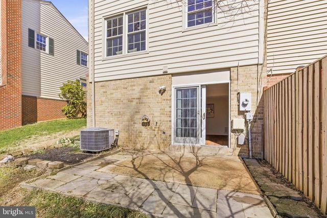 9984 WHITEWATER DR, Burke, VA 22015