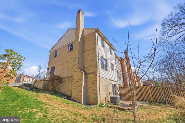 9984 WHITEWATER DR, Burke, VA 22015