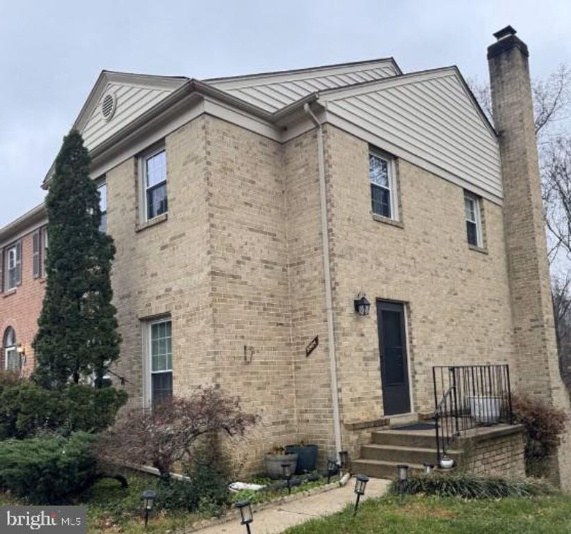 9984 WHITEWATER DR, Burke, VA 22015