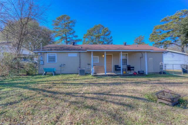 9403 Woodcrest Drive, Shreveport, LA 71118