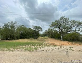 16002 Kilowatt Rd, Elmendorf, TX 78112