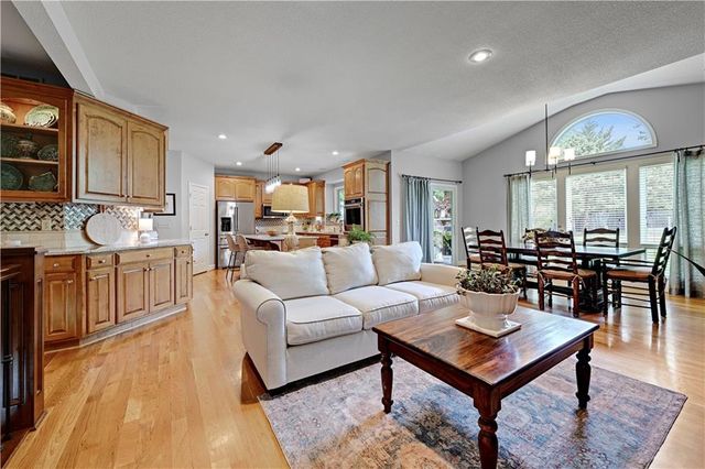 19212 W 64th Terrace, Shawnee, KS 66218