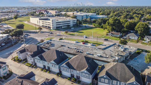 7019 Woodridge Square Drive, Houston, TX 77087