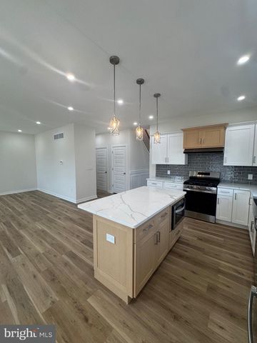 229 RIDGE AVE, Blackwood, NJ 08012