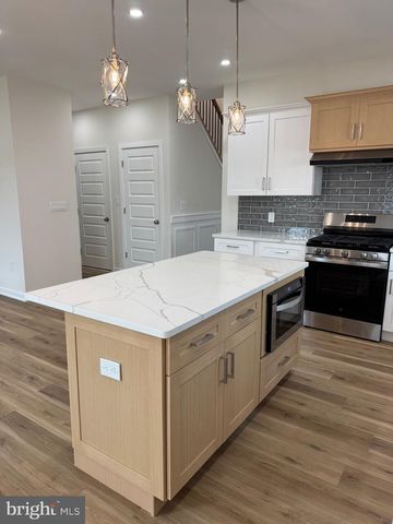 229 RIDGE AVE, Blackwood, NJ 08012