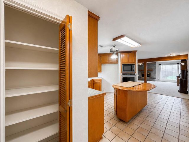 2109 E Linwood Oaks Street, Pearland, TX 77581