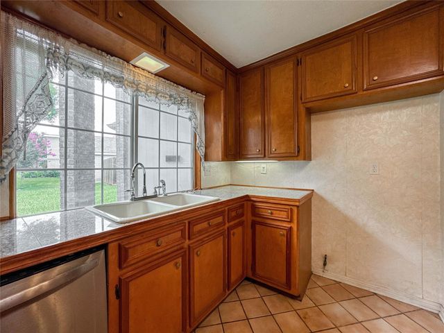 2109 E Linwood Oaks Street, Pearland, TX 77581